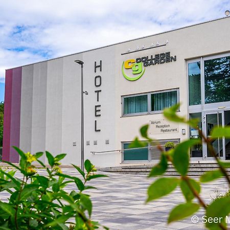 College Garden Hotel Bad Voeslau Exterior photo