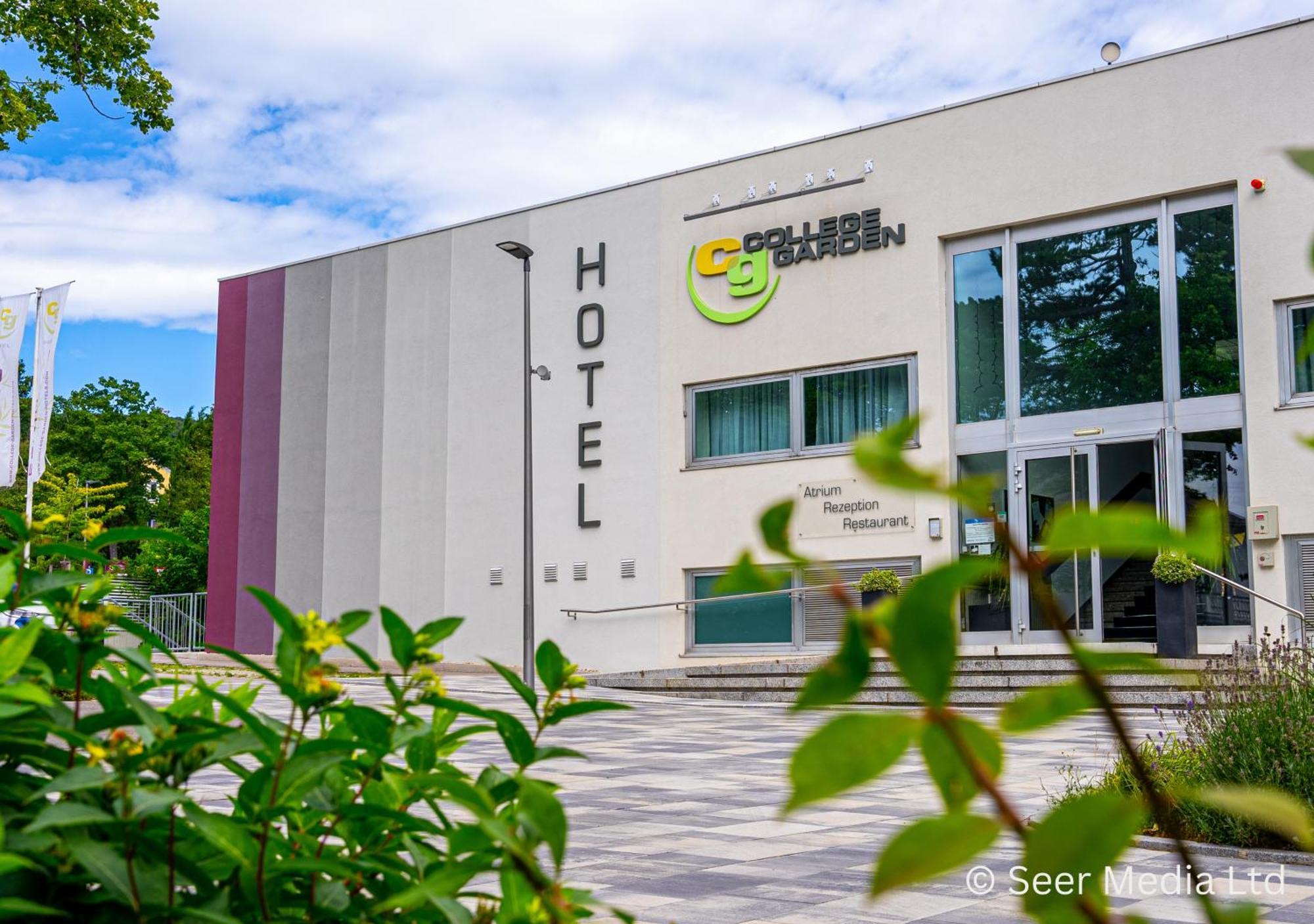 College Garden Hotel Bad Voeslau Exterior photo