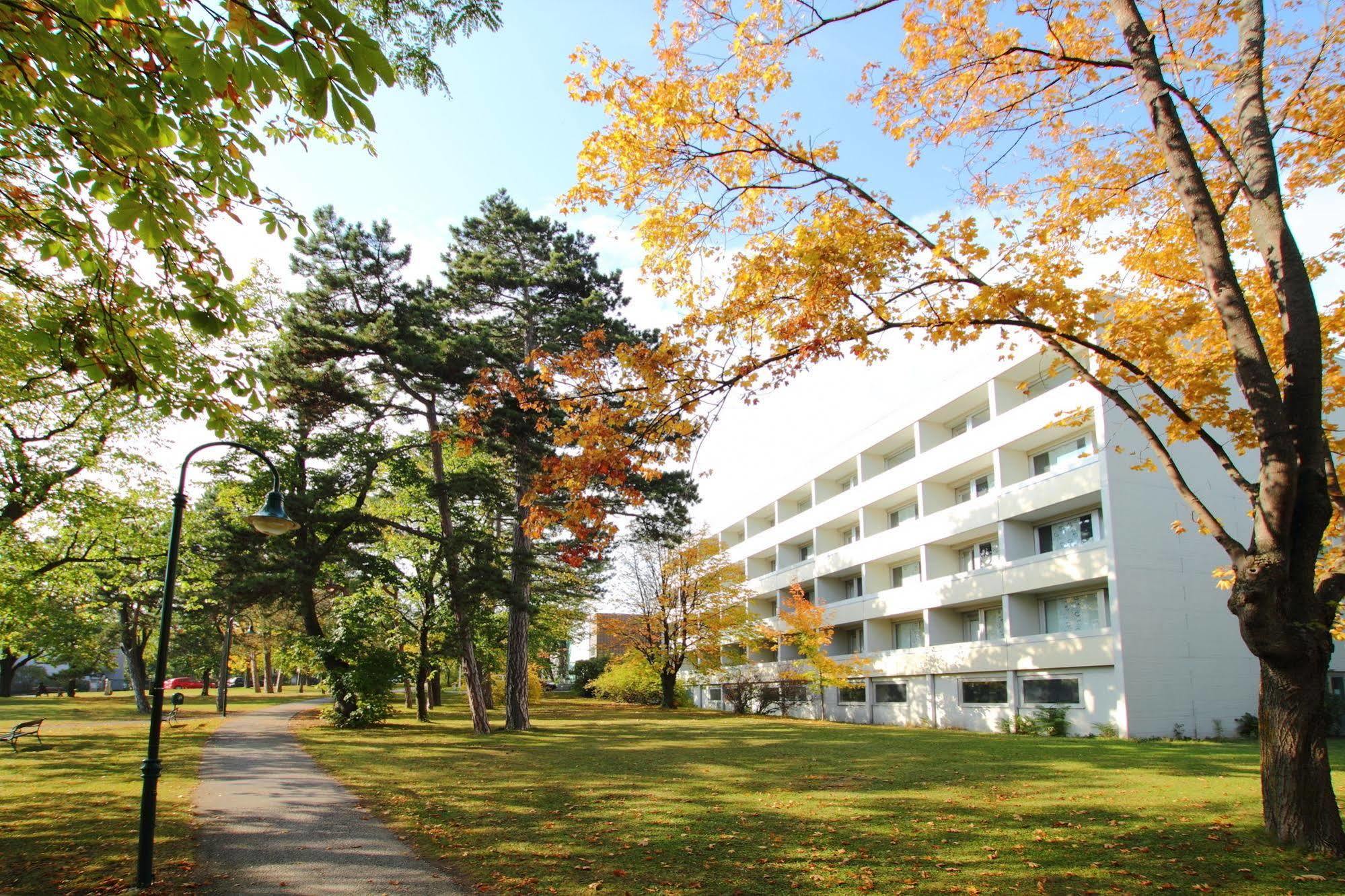 College Garden Hotel Bad Voeslau Exterior photo